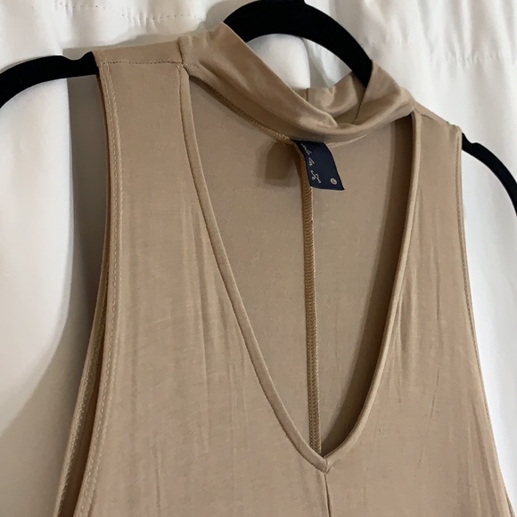 Beige dress - Picture 2 of 4